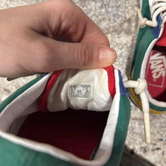 Vans - Picture 3 of 4